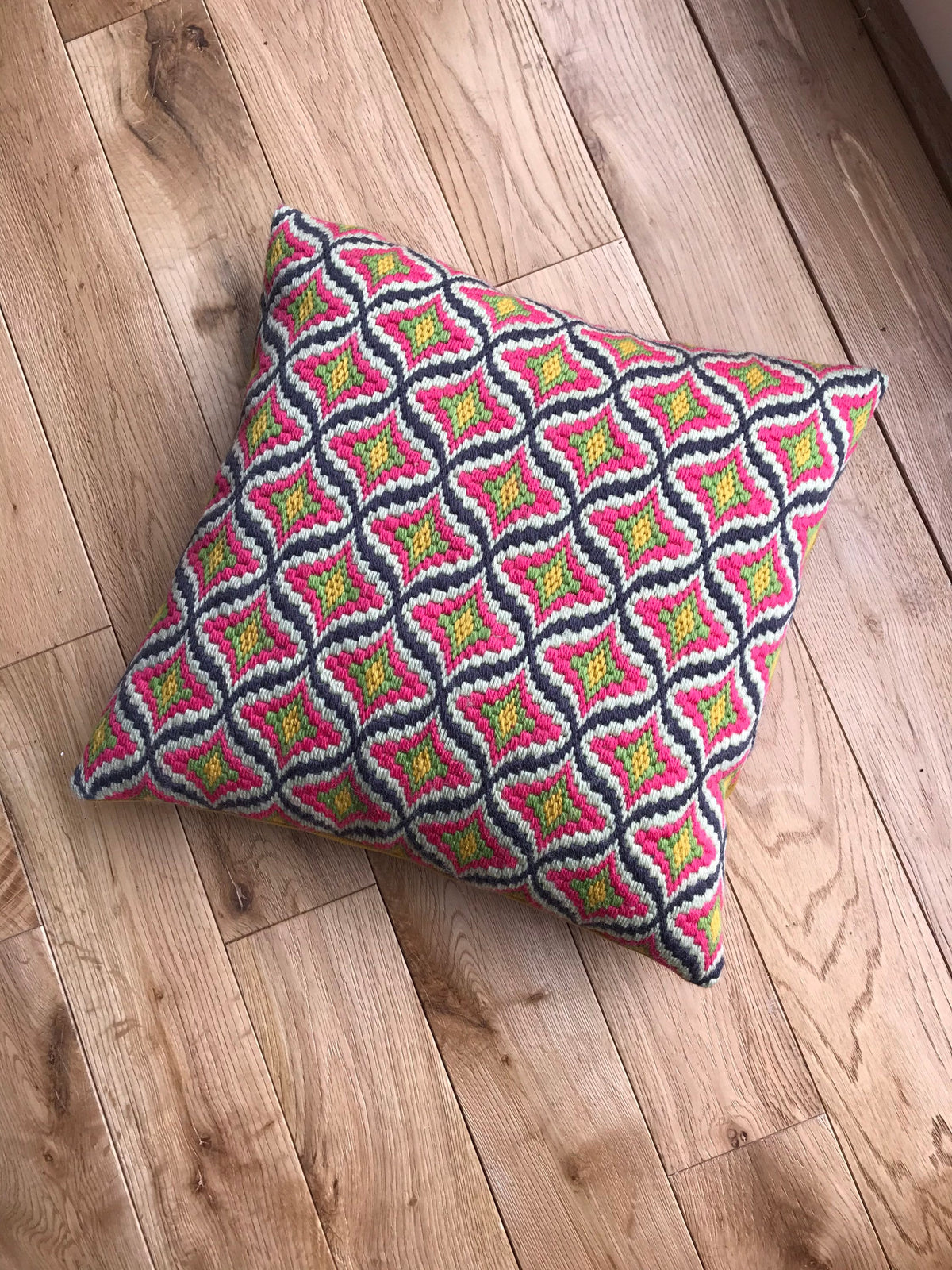 Bargello Needlepoint 14" Cushion Kit: Appletons Wool, Velvet Back (14”)