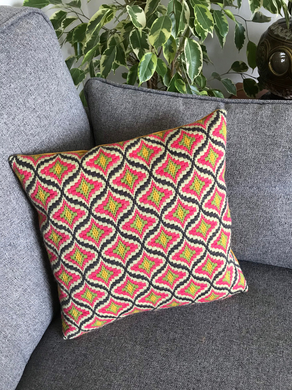 Bargello Needlepoint 14" Cushion Kit: Appletons Wool, Velvet Back (14”)