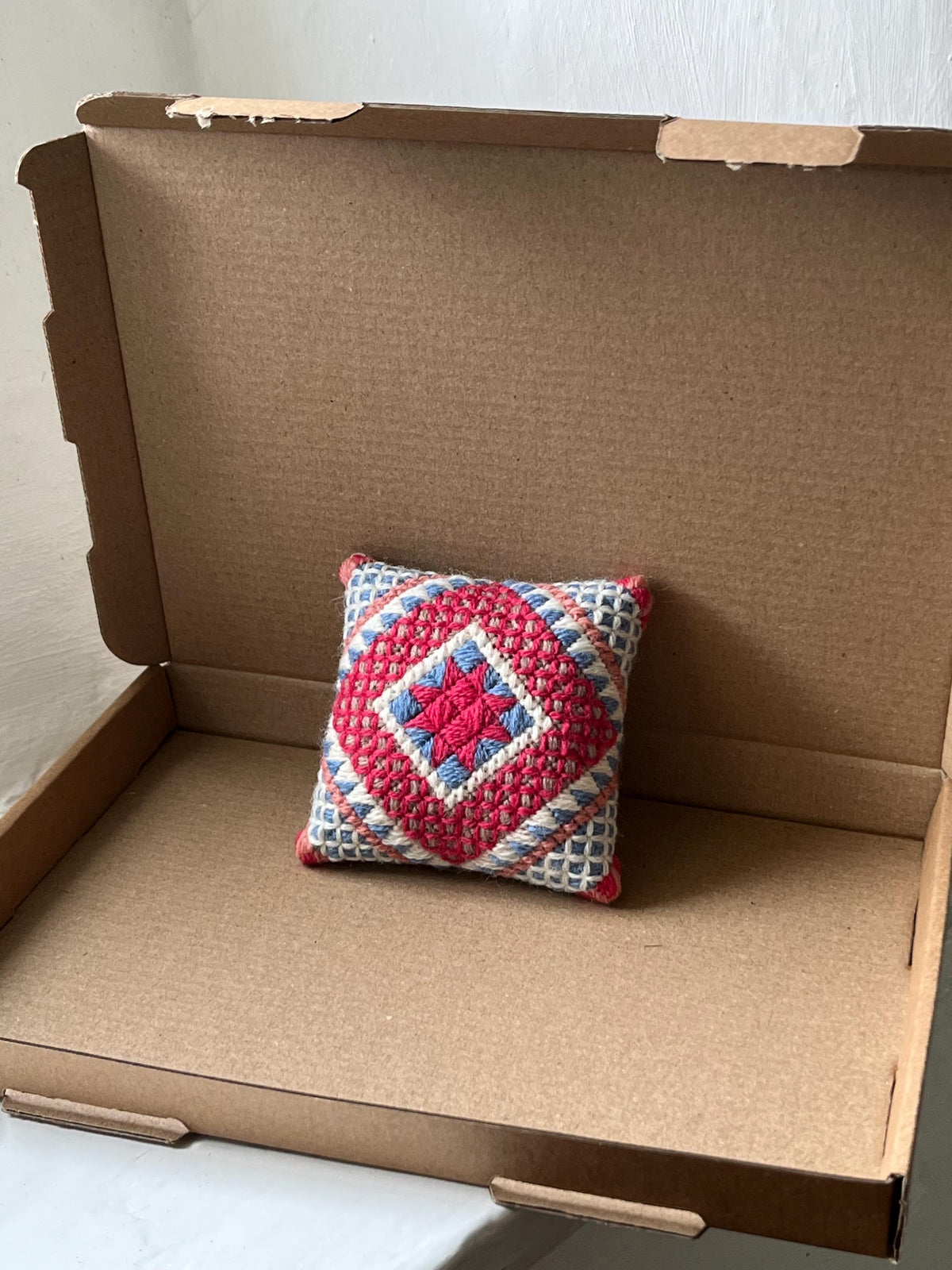 Tapestry Pincushion Kit: Appletons Wool Needlepoint (12cm)