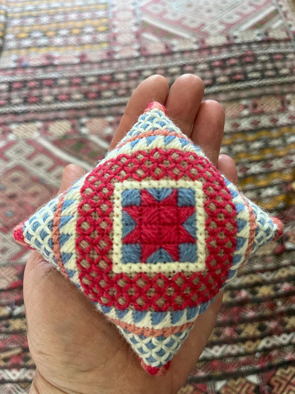 Tapestry Pincushion Kit: Appletons Wool Needlepoint (12cm)