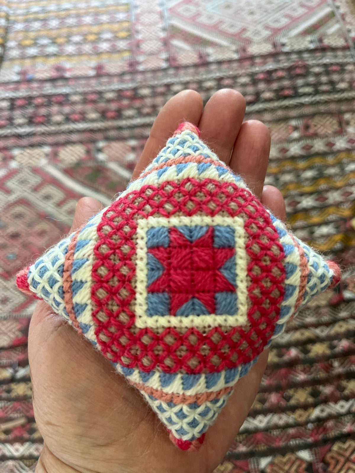 Tapestry Pincushion Kit: Appletons Wool Needlepoint (12cm)