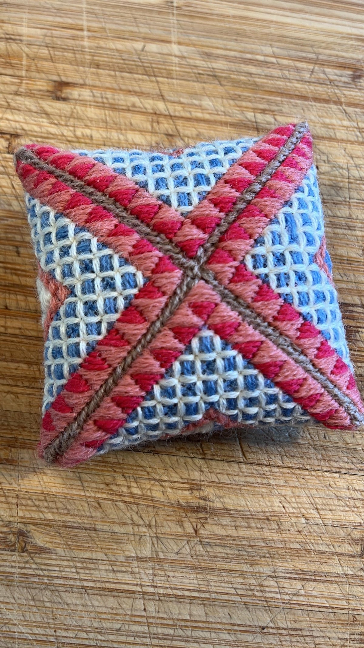 Tapestry Pincushion Kit: Appletons Wool Needlepoint (12cm)